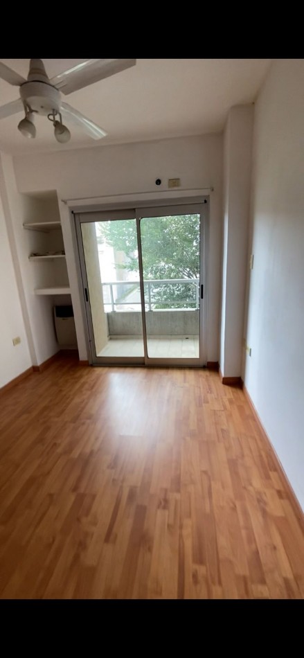 SEMIPISO AL FRENTE 