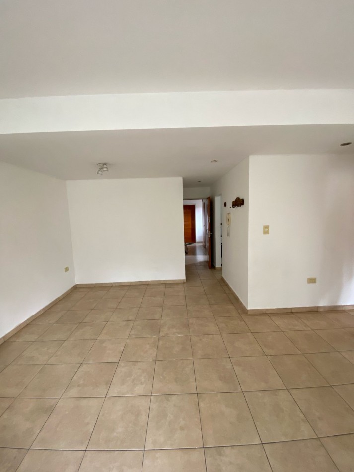 SEMIPISO AL FRENTE 