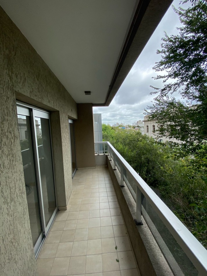SEMIPISO AL FRENTE 